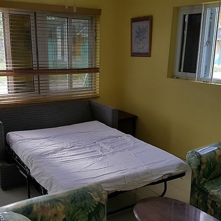 Bahama Breeze Apartments Nassau Luaran gambar